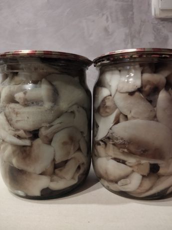 Маринованные грибы.