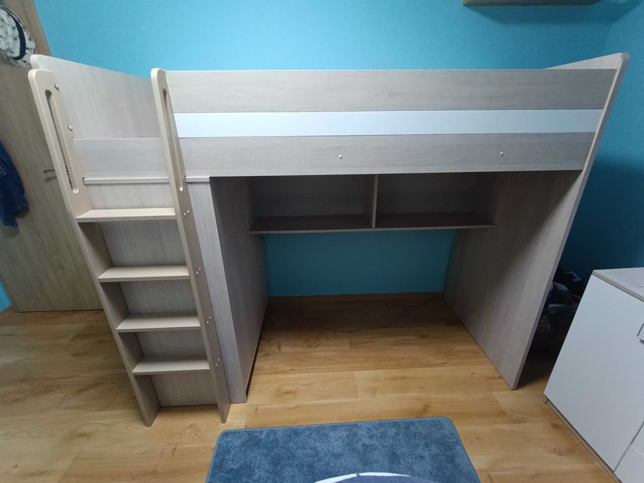 Sprzedam łóżko piętrowe wraz z komodą.