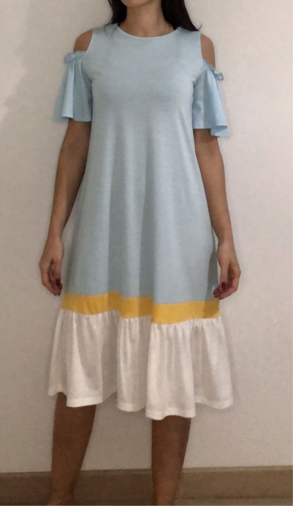 Vestido azul / amarelo / branco
