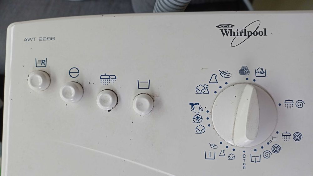 Пральна машина з вертикальним завантаженням Whirlpool AWT 2296