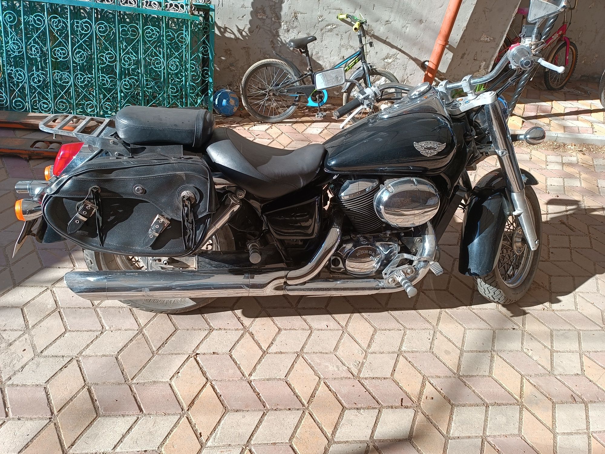 Продам honda shadow 400