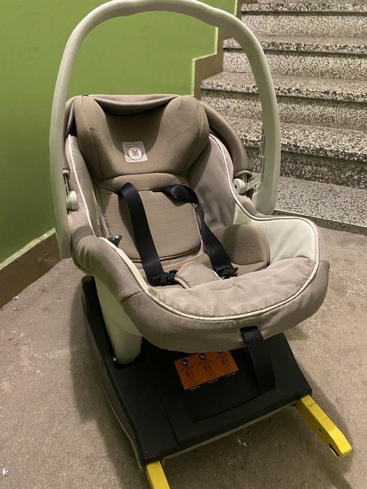 Fotelik samochodowy Peg Perego z bazą Isofix