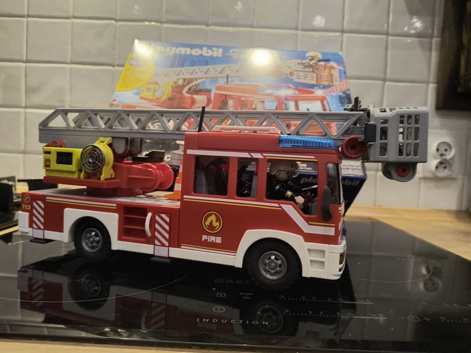 Sprzedam playmobil CITY ACTION wóz strażacki 9463