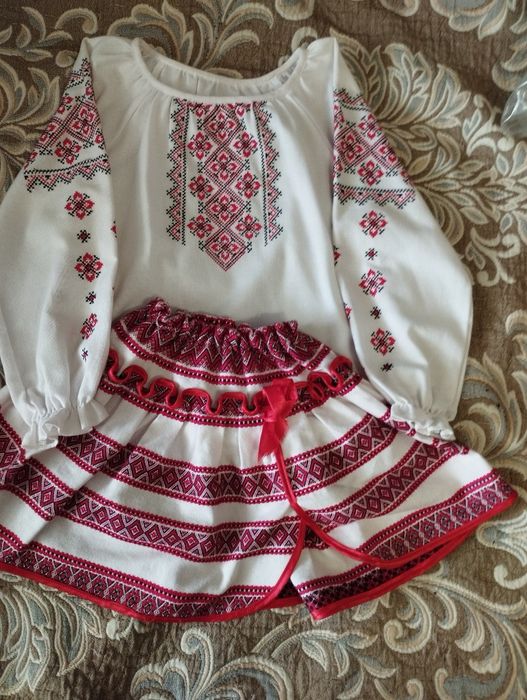 Одяг для дівчаток