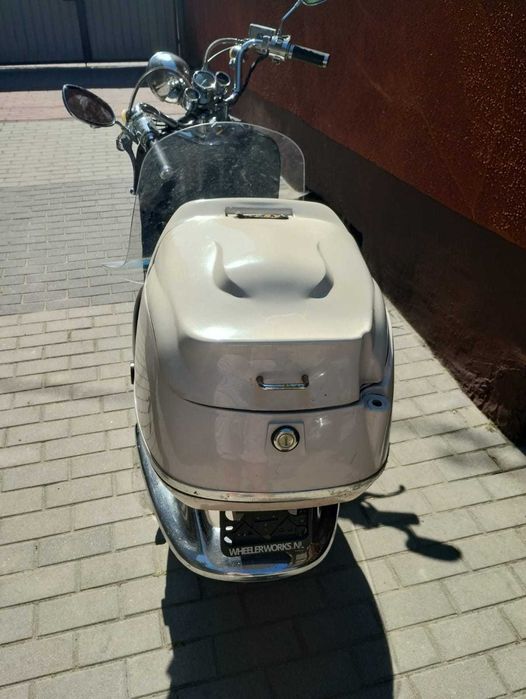 Skuter retro moderna Italy Vespa 50cc