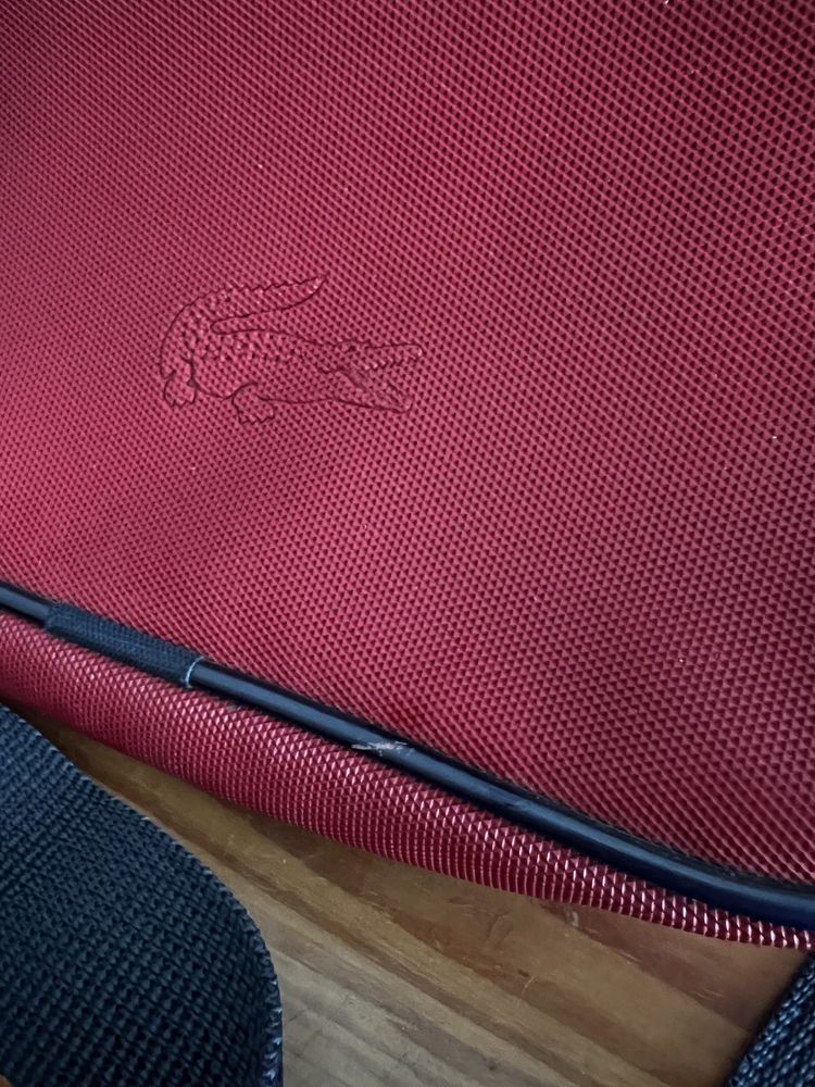 Mala lacoste usada