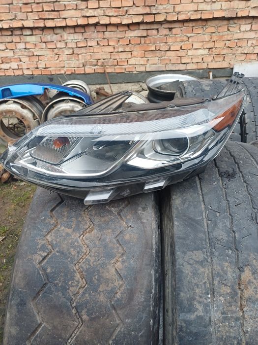 Ліва фара CHEVROLET VOLT 2  дефект