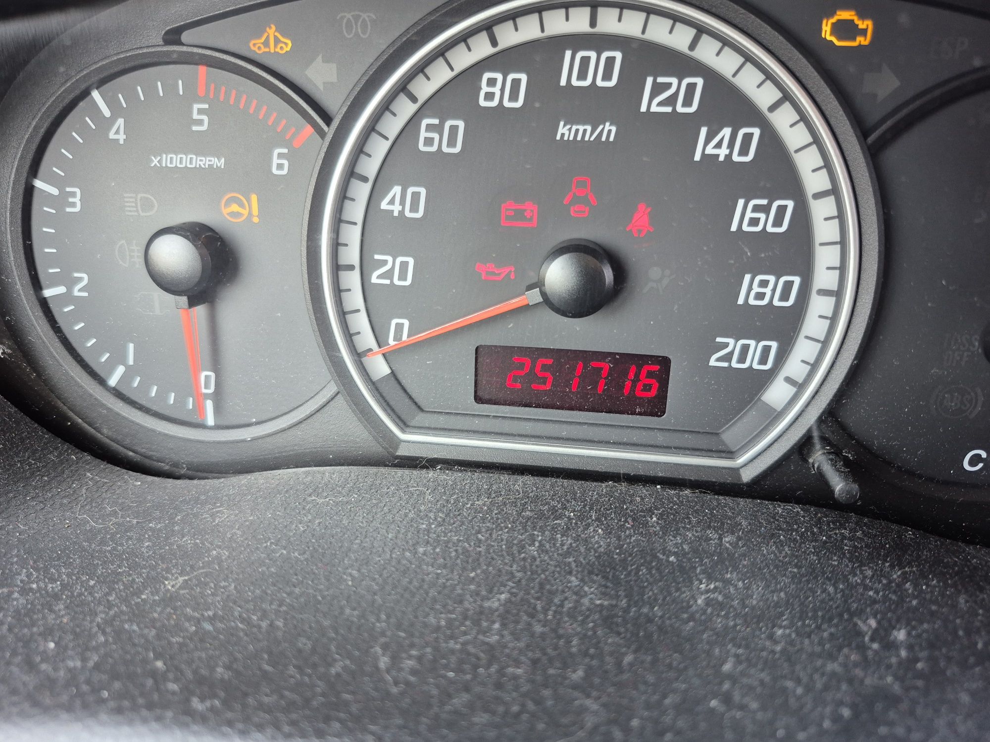 Suzuki Swift z 2009 uszkodzony
