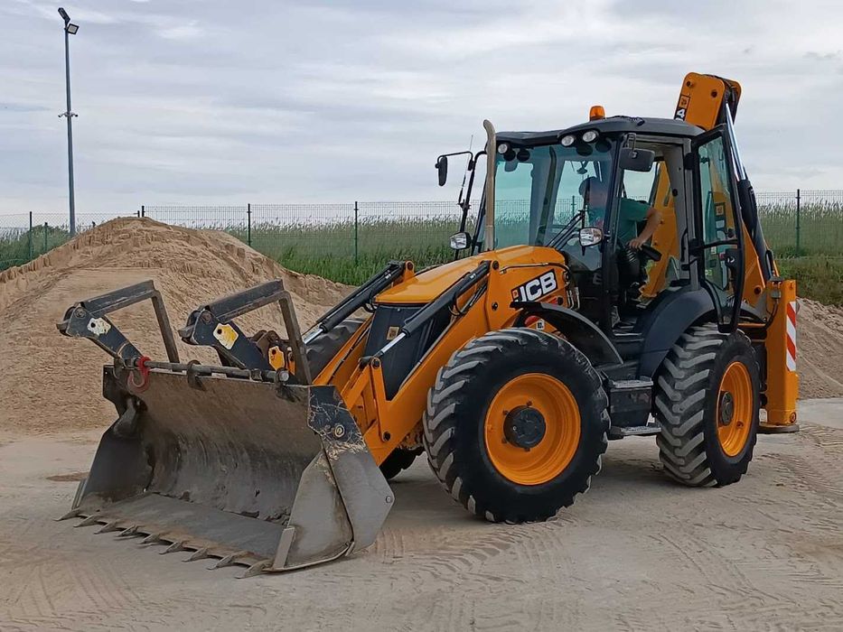 Usługi koparko-ładowarką. Usługi koparką. Roboty ziemne