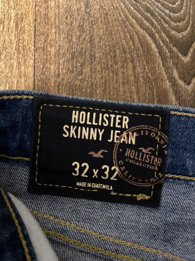 Джинсы Hollister