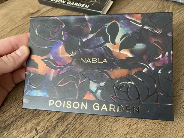 Paleta cieni do powiek NABLA Poison Garden