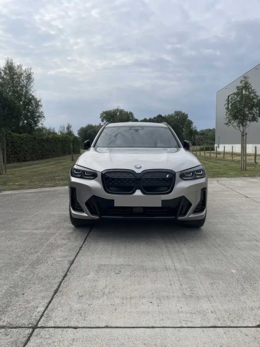 BMW iX3      2023