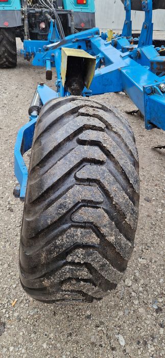 Плуг  оборотний 6 корпусний.