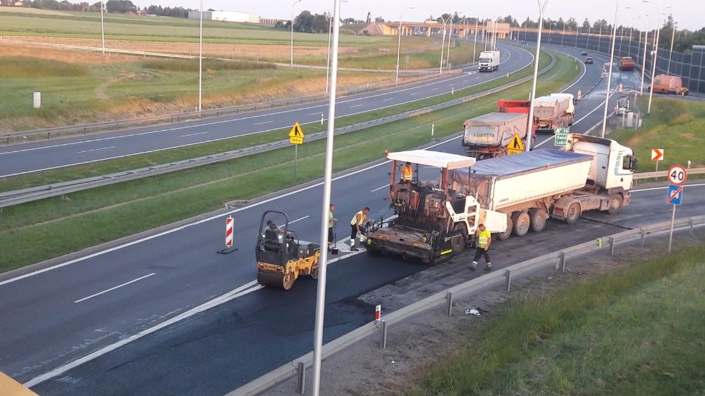 Układanie asfaltu/budowa dróg/parkingów/asfaltowanie/zalewanie spękań