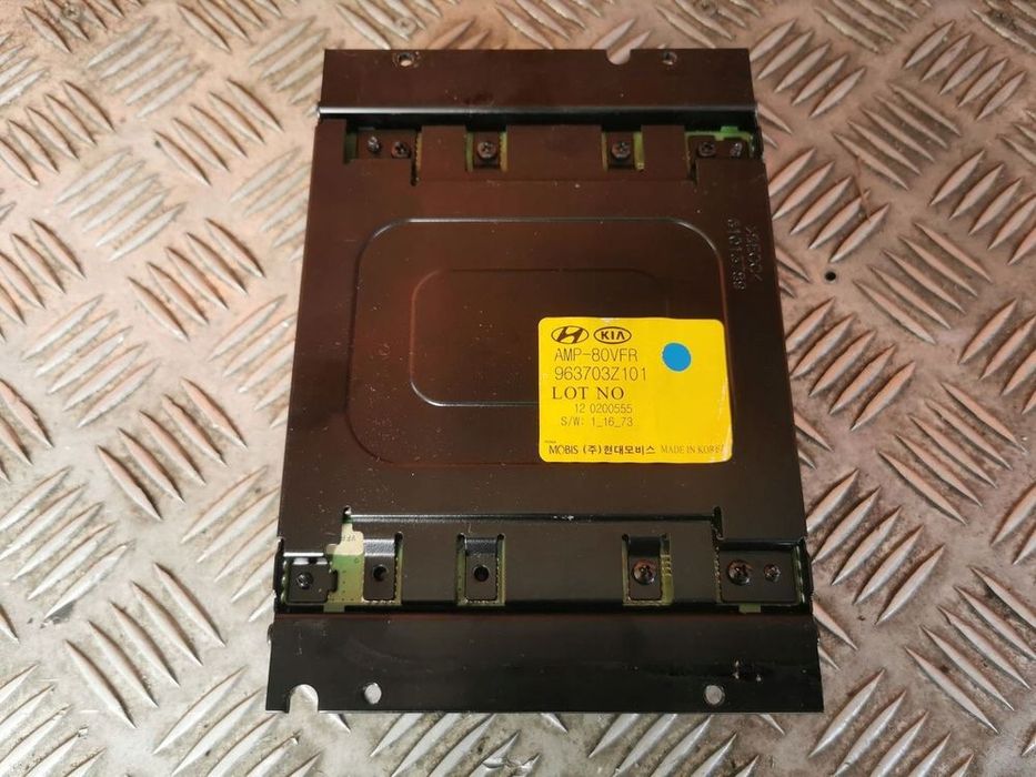 hyundai i40 oe wzmacniacz 963703z101