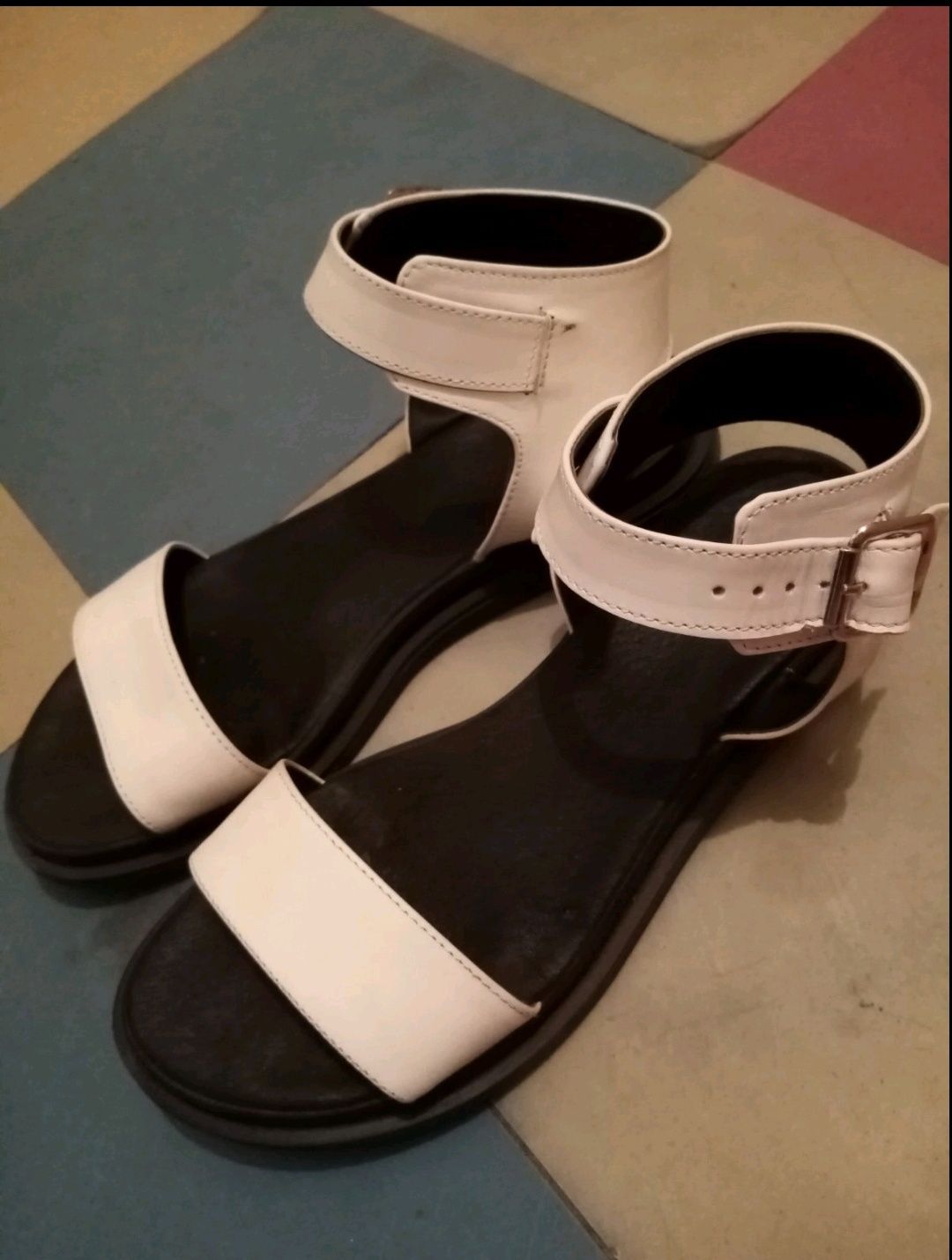 Продам босоножки женские.