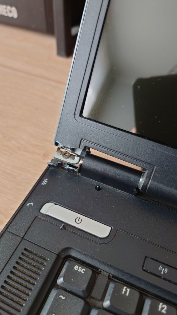 Laptop HP Compaq nx7400 uszkodzony