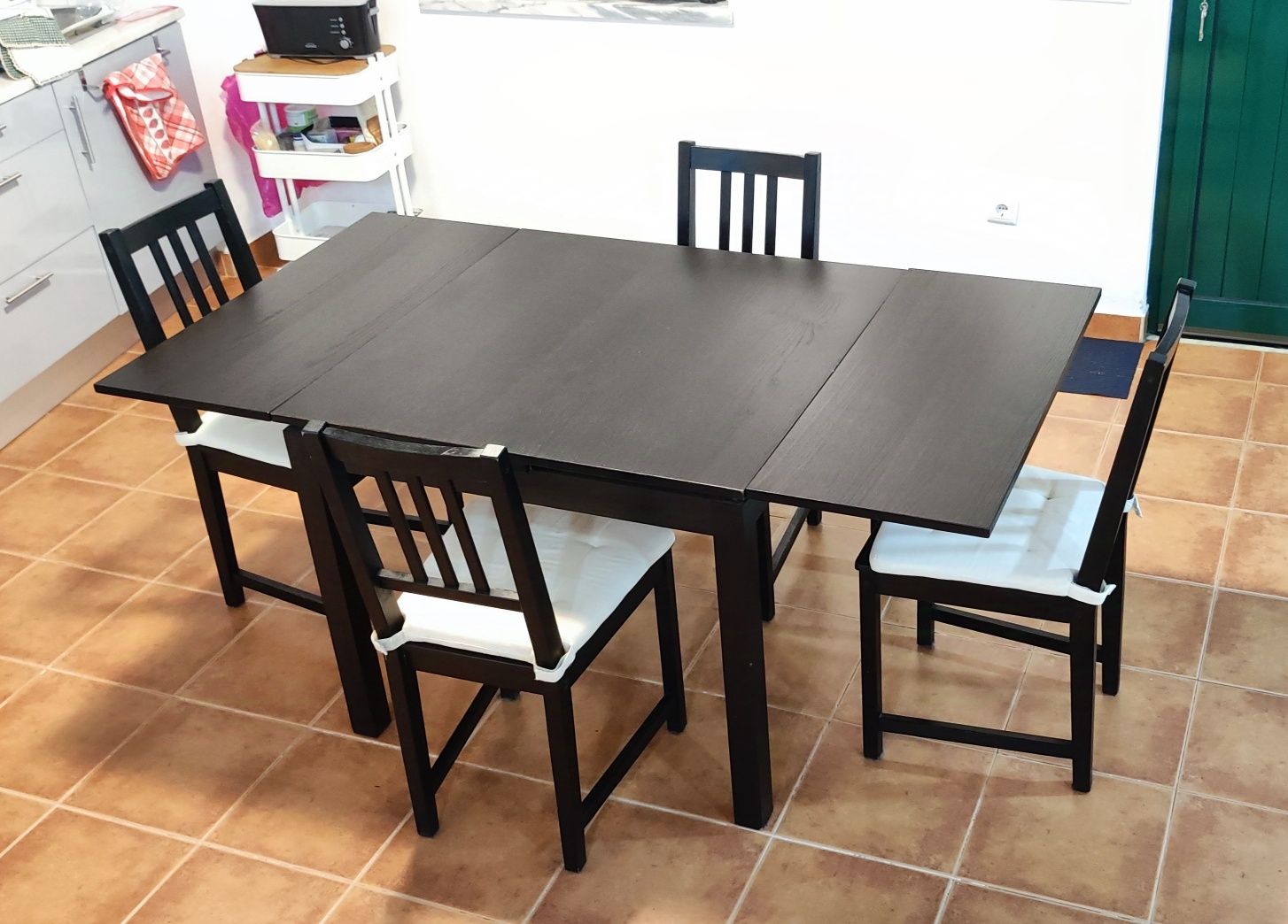 Mesa de sala extensível com 4 cadeiras
