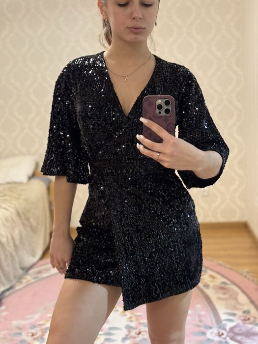 Сукня  в паєтки