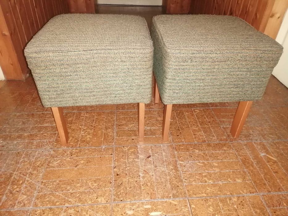 2x Stylowa pufa na drewnianych nóżkach PRL (vintage, retro)