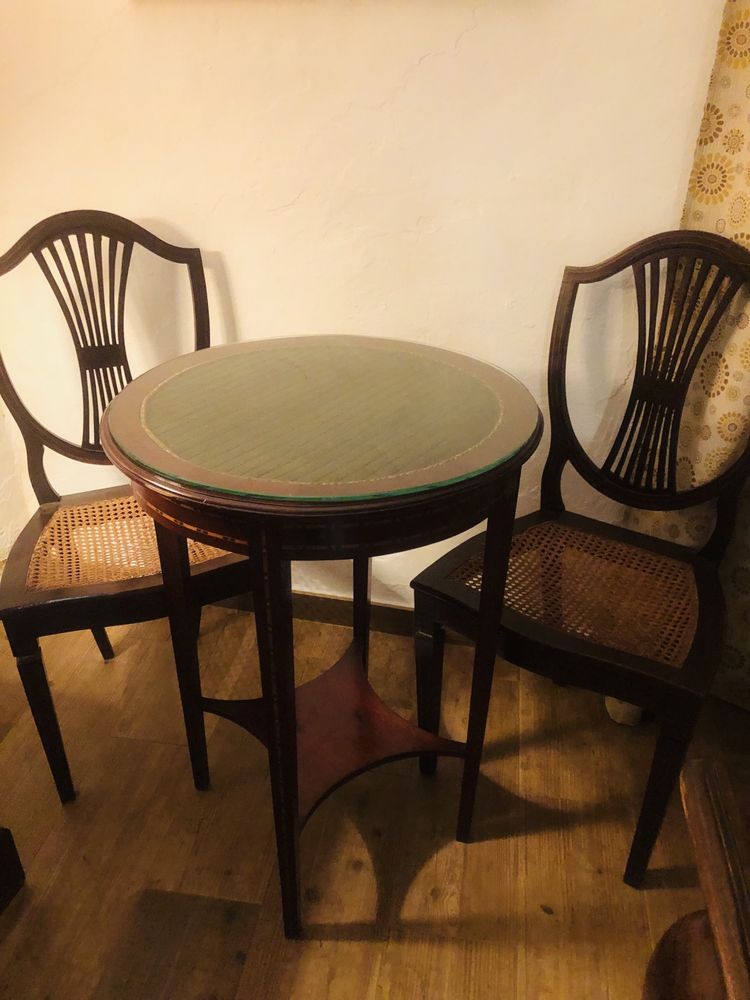 Conjunto mesa e duas cadeiras Palhinha