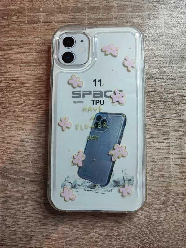 1827. Etui w kwiatki do iPhone 11
