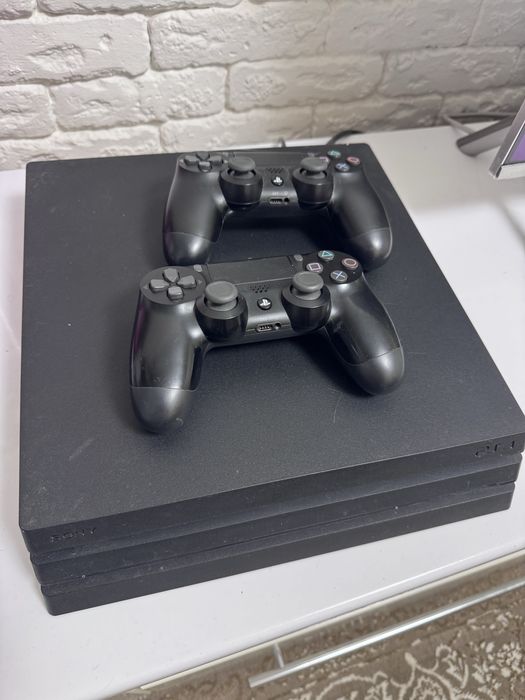 Продам sony ps4 pro с дисками