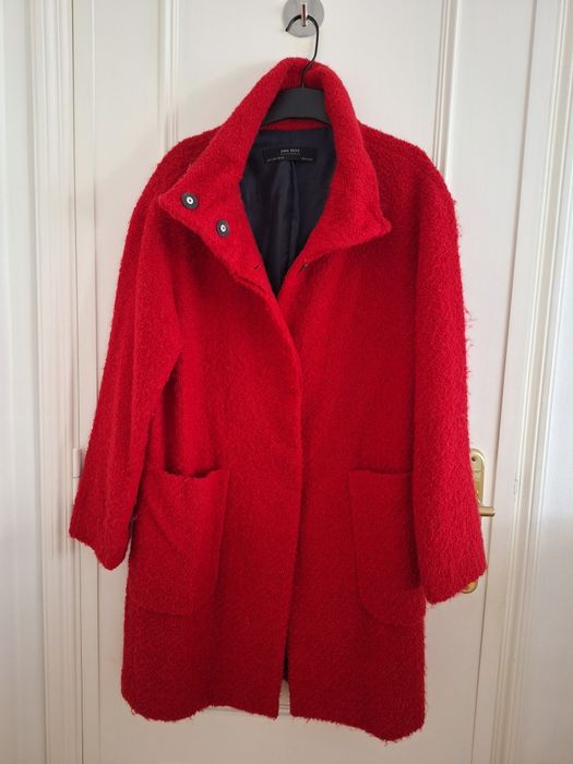 Sobretudo encarnado Zara