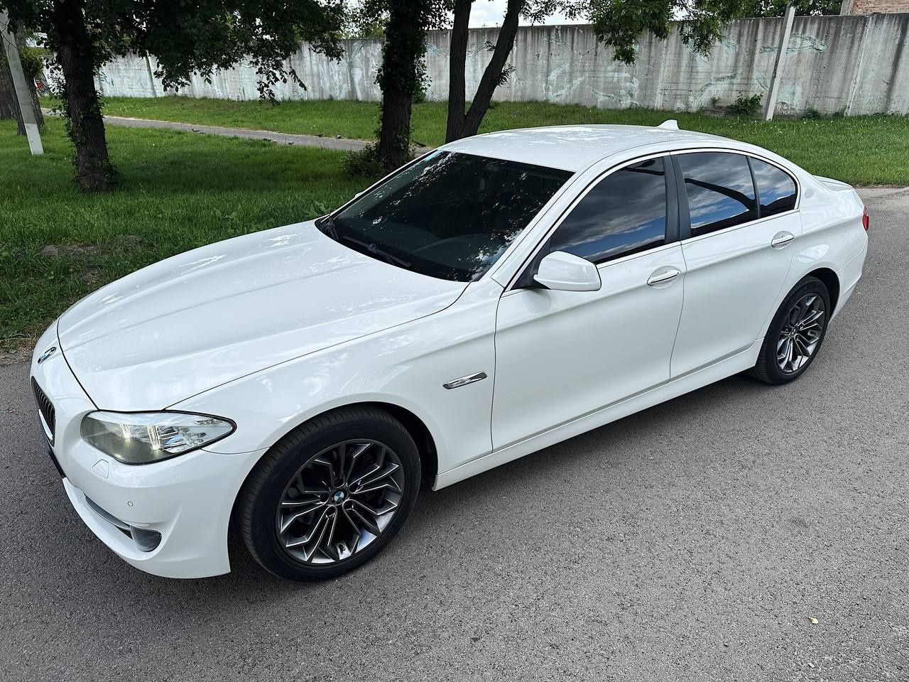 BMW F10 2.0d білий колір