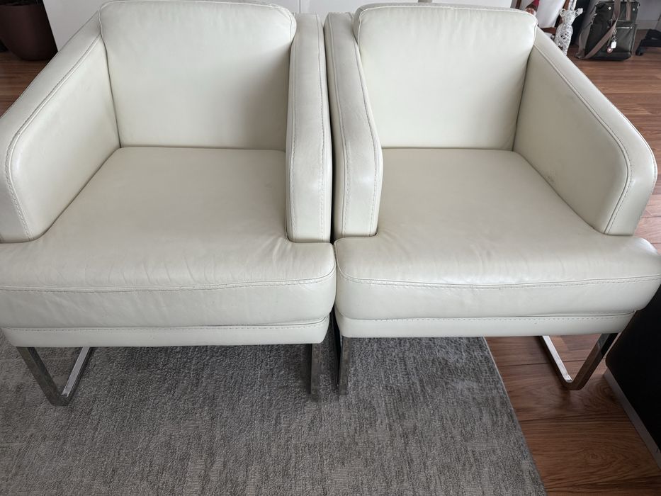 Vendo 2 poltronas em pele