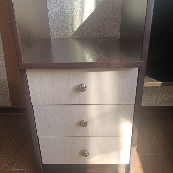 Кутовий комп'ютерний стіл письмовий