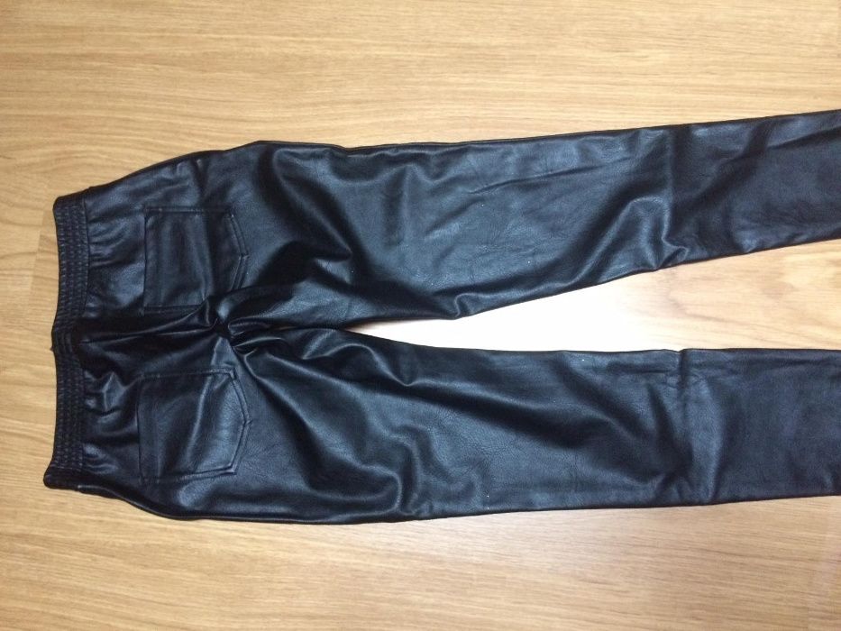 Calças de napa pretas novas com etiqueta tamanho S