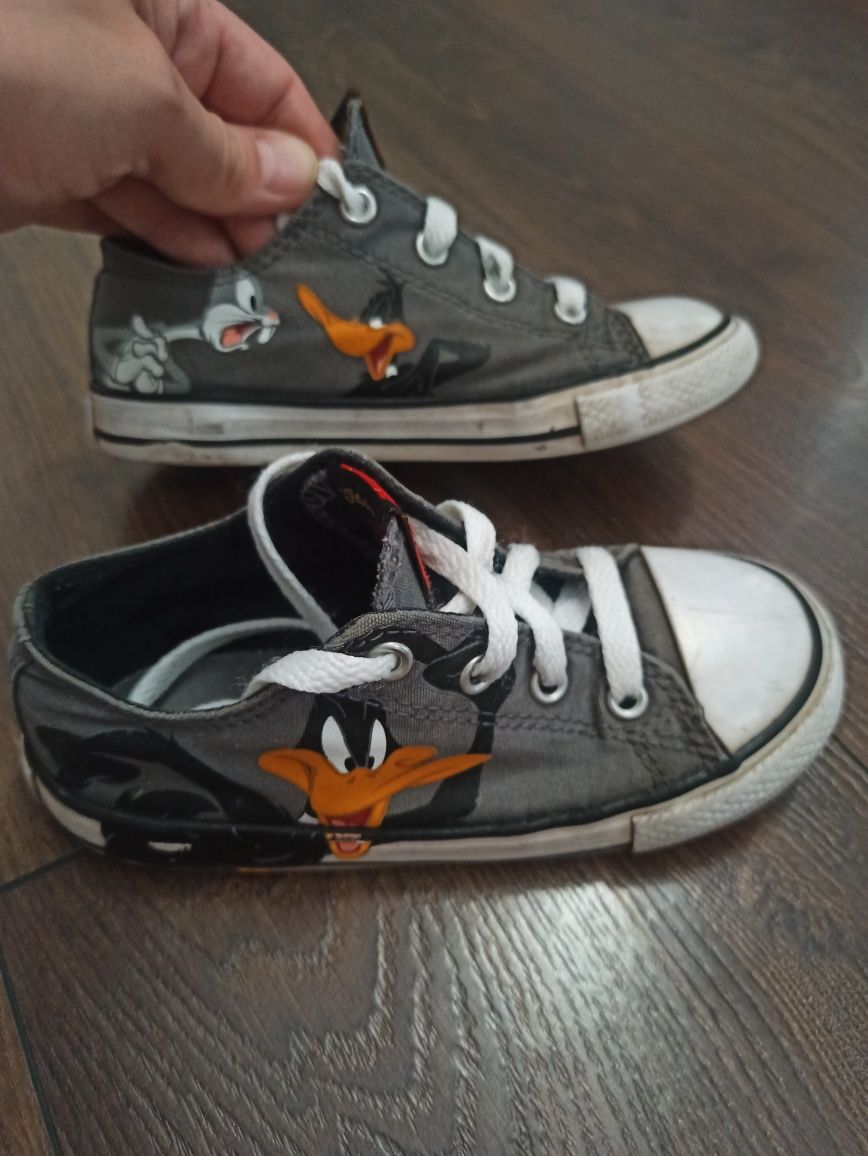 Converse Looney Tunes