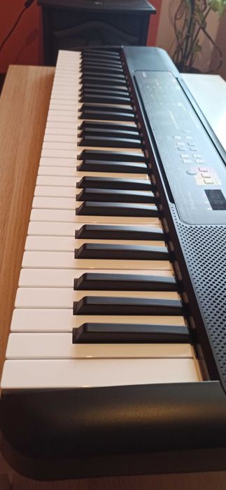 Teclado Yamaha PSR F52