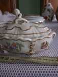 Śliczna bombonierka z porcelany.