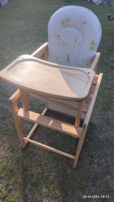 Krzesełko do karmienia drewniane