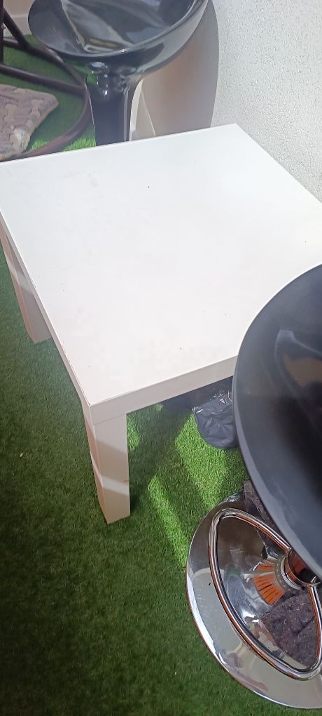 Dwa krzesła barowe + stolik