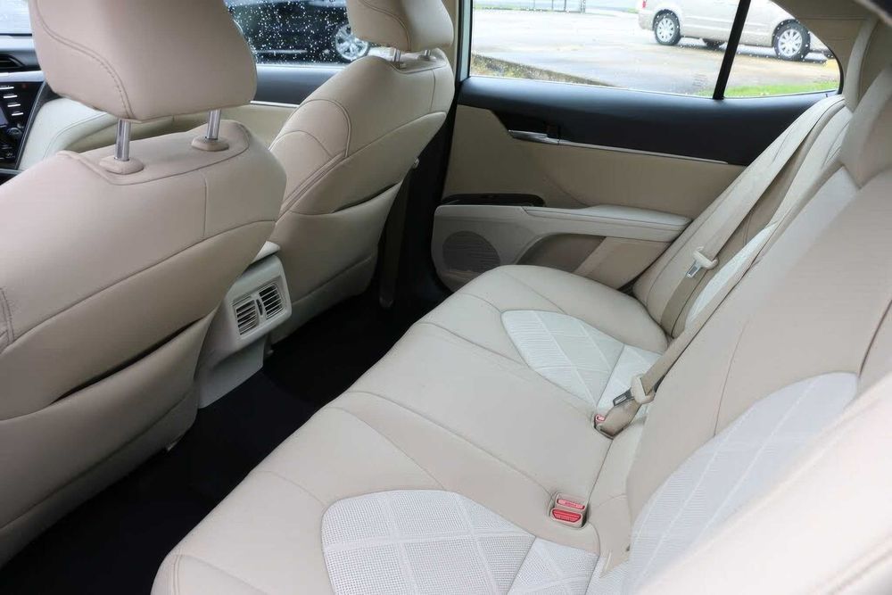 Toyota Camry      2019
