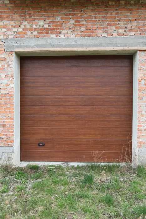 Автоматичні або з ручним відкриванням секційні підйомні ворота в гараж