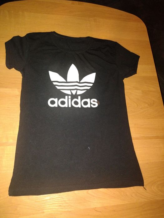 T-shirt czarna Adidas