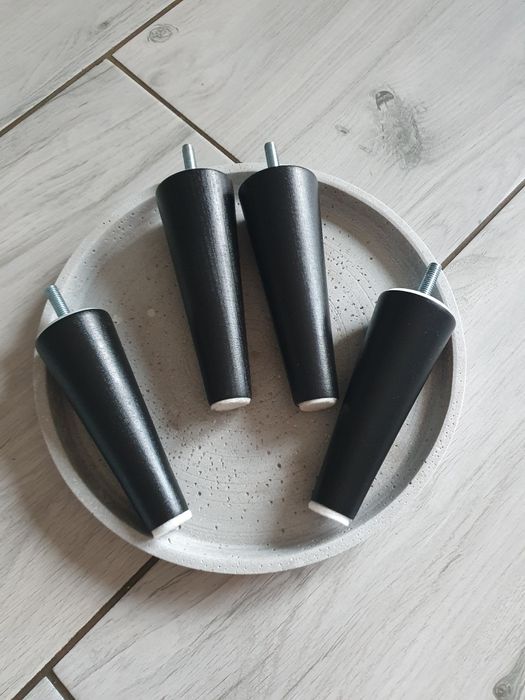 Czarne nóżki do fotela Strandmon Ikea