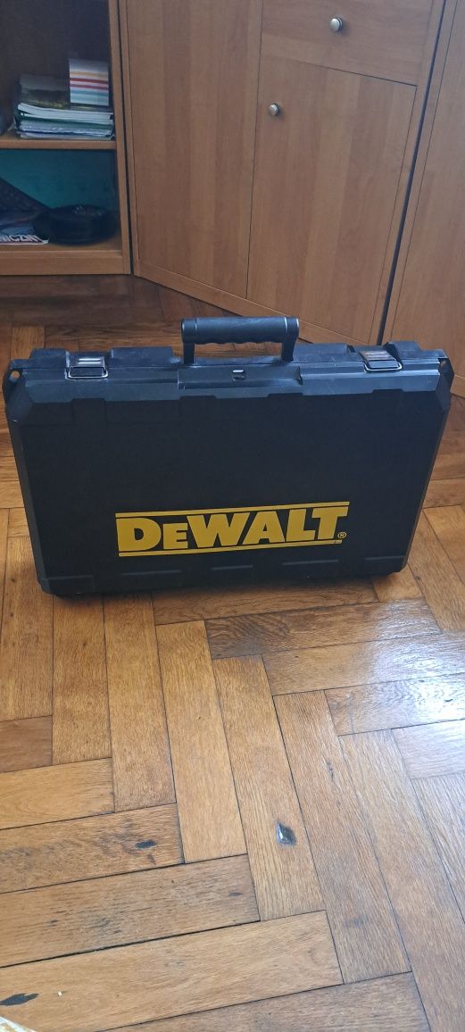 Wiertarka udarowa SDS- MAX DeWalt