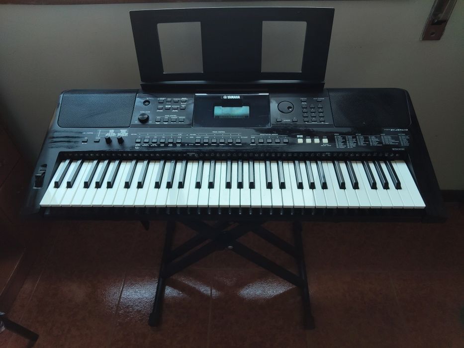 Teclado Yamaha - PSR E453