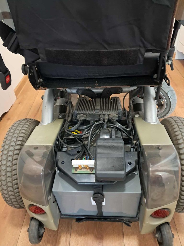 Wózek inwalidzki o napędzie elektrycznym invacare