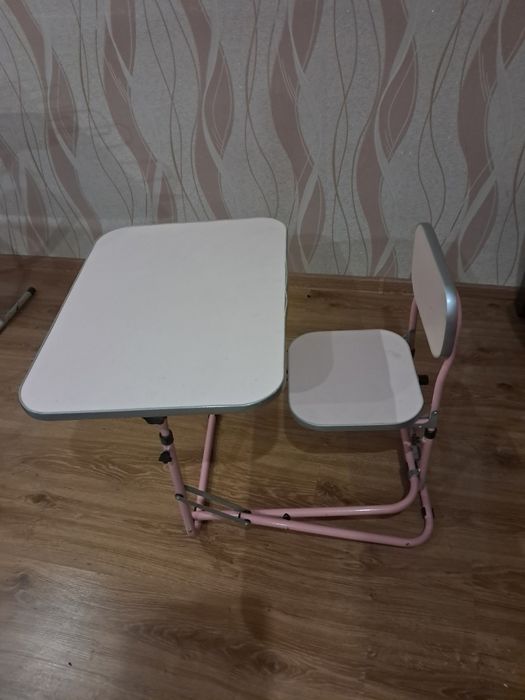 Столик для кормления ребенка,занятийа