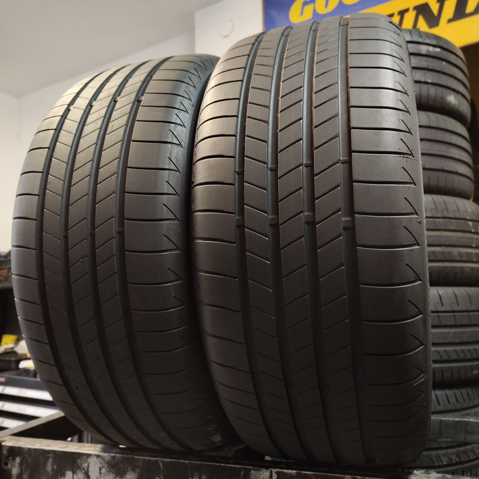 255/40/21 XL Sprzedam parę opon letnich Bridgestone