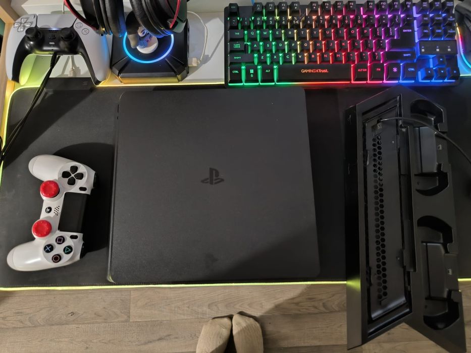 PlayStation 4 slim