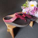 Klapki damskie FitFlop Verna Floral Beaded, r. 39 – skórzane,