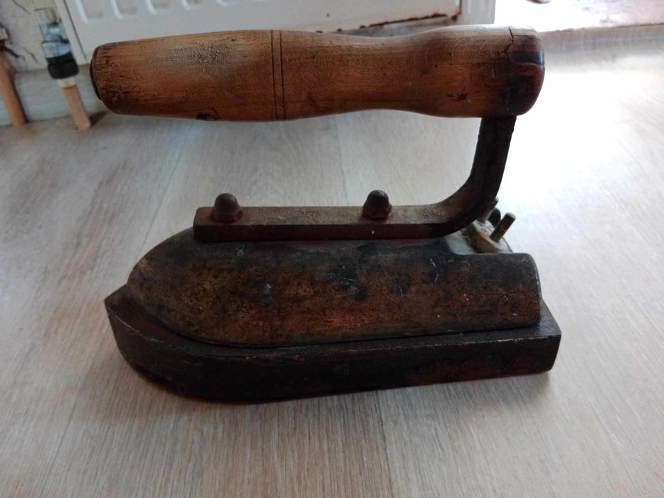 Zabytkowe żelazko krawieckie PRL