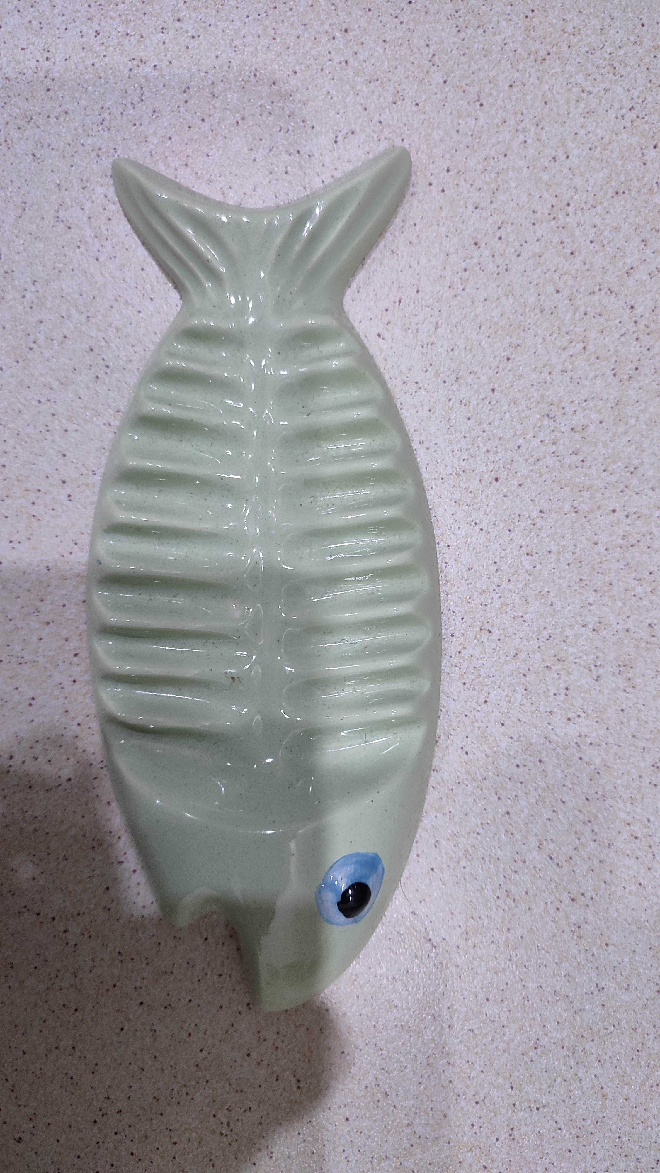 Mydelniczka ceramiczna w kształcie ryby